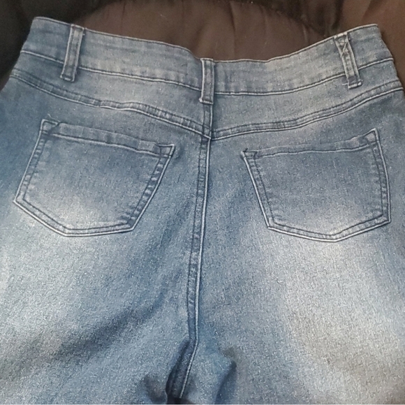 NWOT Boohoo tall (5'7") skinny distressed light wash jeans - Picture 4 of 7